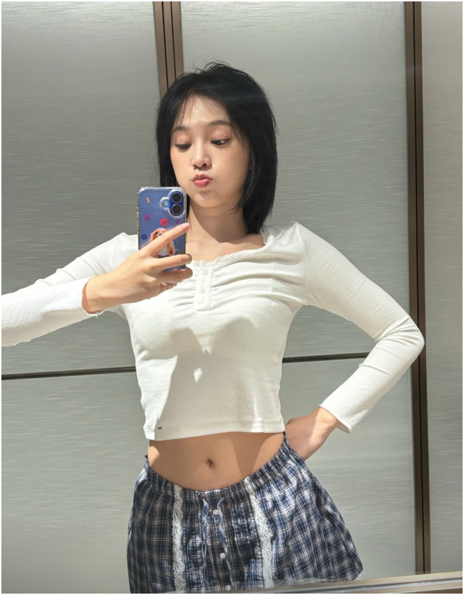 T&igrave;nh h&igrave;nh hiện tại của "Nữ thần Vũ H&aacute;n" nổi khắp cả nước nhờ một bộ ảnh năm 18 tuổi, d&ugrave;ng c&aacute;t-x&ecirc; &ldquo;bao nu&ocirc;i&rdquo; bạn trai- Ảnh 14.