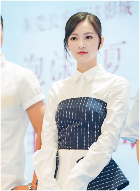 T&igrave;nh h&igrave;nh hiện tại của "Nữ thần Vũ H&aacute;n" nổi khắp cả nước nhờ một bộ ảnh năm 18 tuổi, d&ugrave;ng c&aacute;t-x&ecirc; &ldquo;bao nu&ocirc;i&rdquo; bạn trai- Ảnh 9.