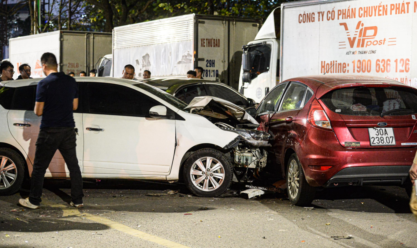 T&agrave;i xế vi phạm nồng độ cồn g&acirc;y tai nạn li&ecirc;n ho&agrave;n tr&ecirc;n đường Nguyễn Ch&aacute;nh khiến 1 người tử vong  - Ảnh 1.