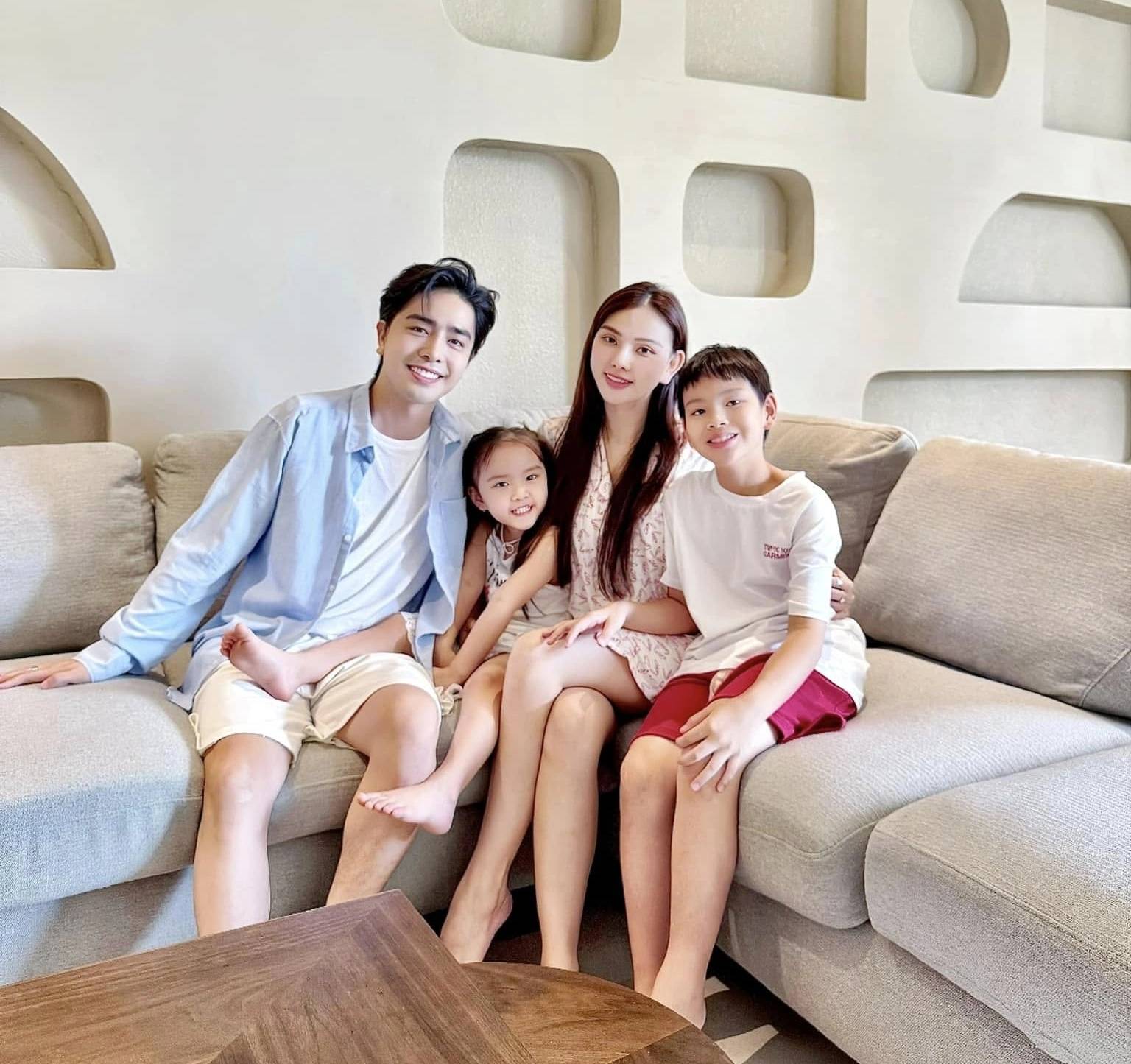 Thiếu gia Đ&agrave; Lạt si m&ecirc; mẹ đơn th&acirc;n hơn 10 tuổi, c&oacute; 1 con ri&ecirc;ng l&agrave; ca sĩ nổi tiếng - Ảnh 2.