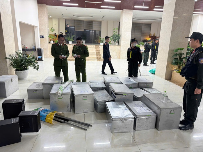 Một gi&aacute;m đốc ở đặc khu V&acirc;n Đồn bị bắt - Ảnh 1.