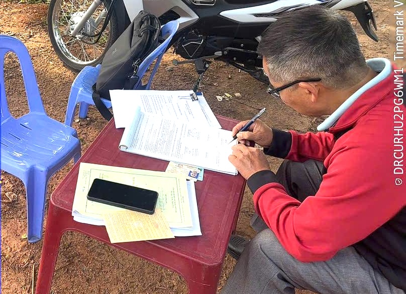 Tài xế xe biển số xanh chở người làm xiếc trên quốc lộ bị Xử lý nghiêm - Ảnh 1.