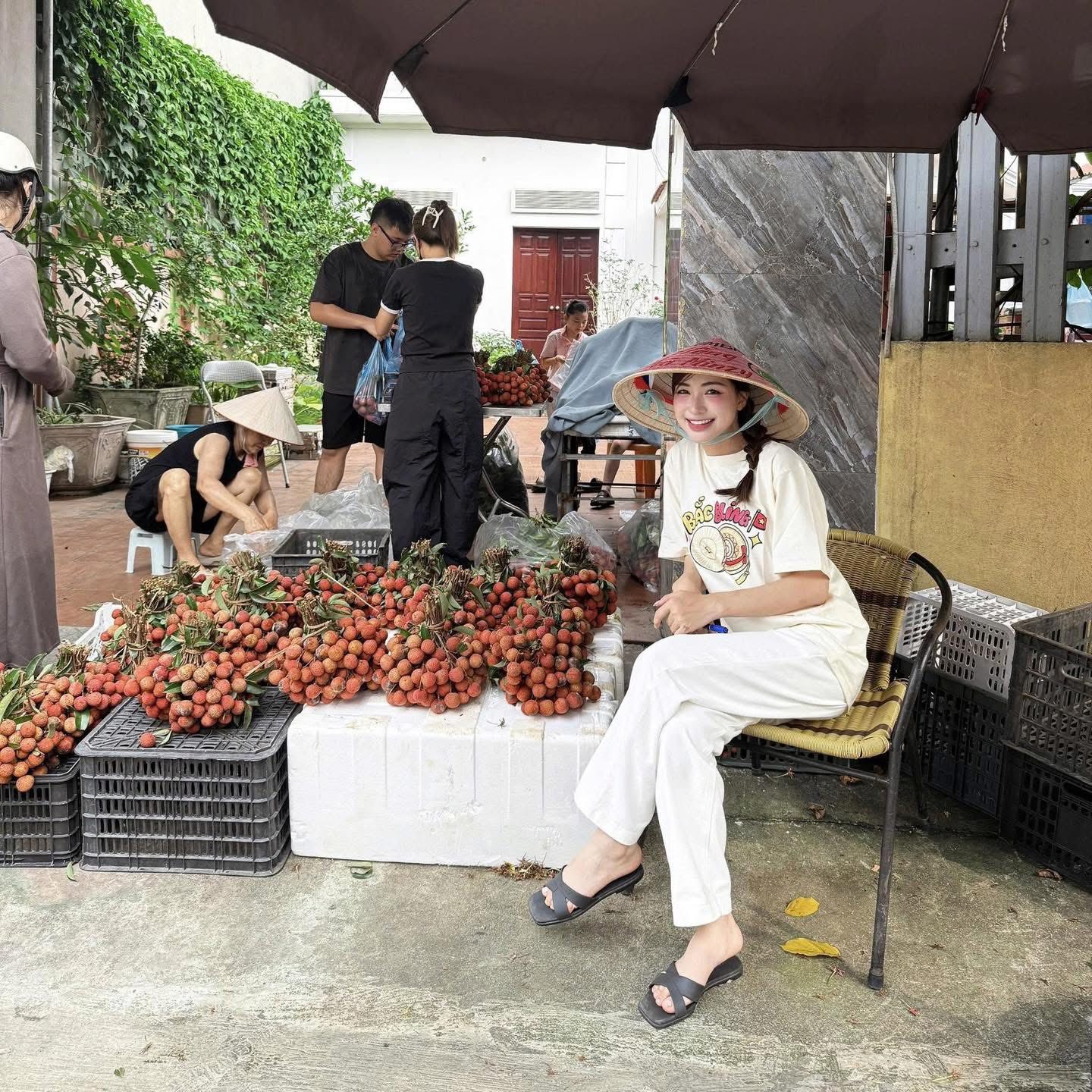 Nhà chồng cưng chiều Hoà Minzy là có lý do! - Ảnh 1.