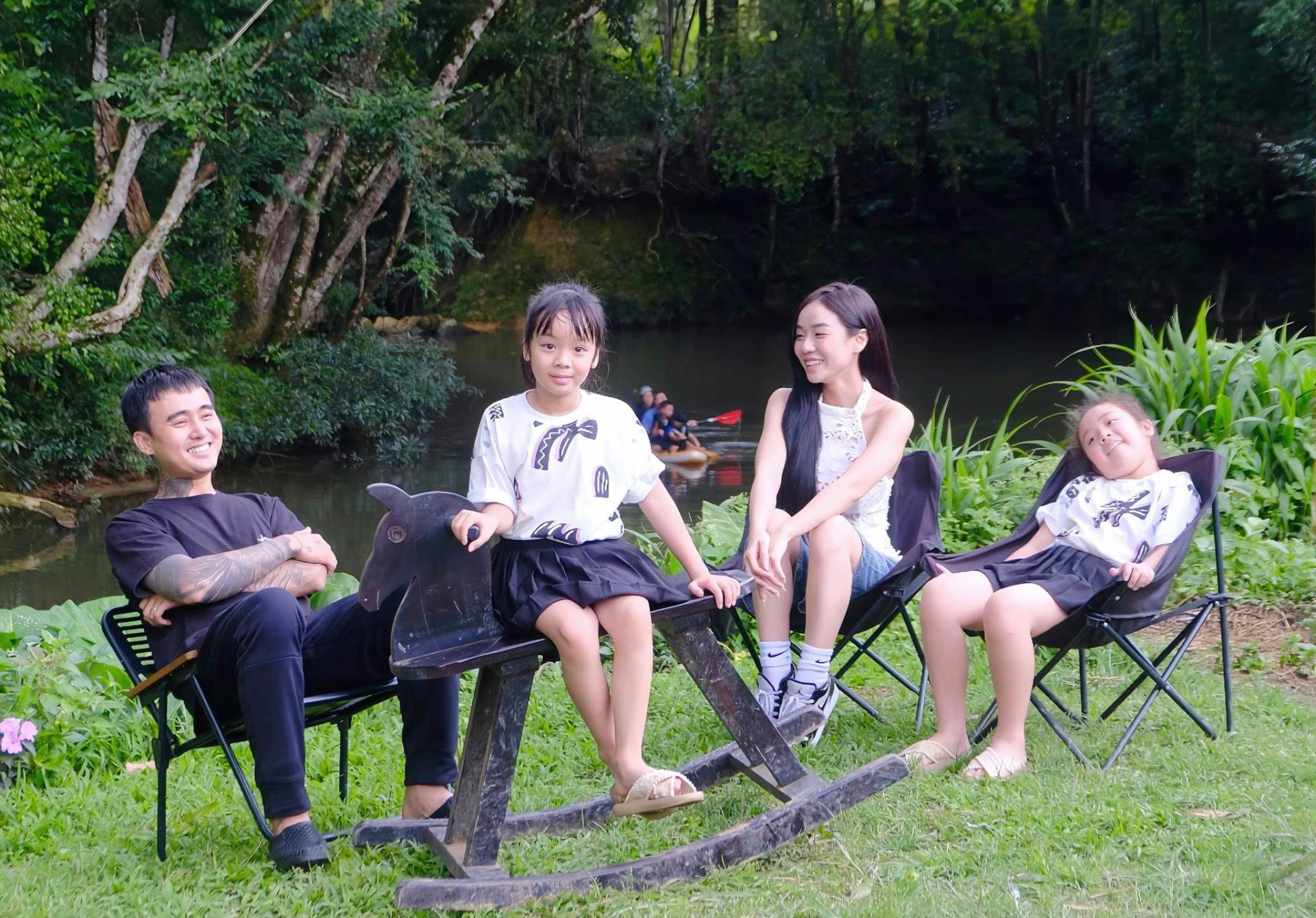 Con riêng của vợ nói một câu khiến nam ca sĩ Việt bật cười hạnh phúc - Ảnh 1.