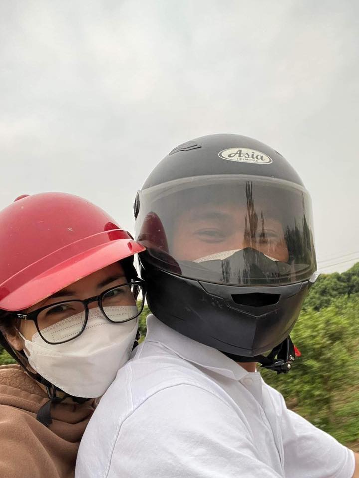 Đức Ph&uacute;c nhắn nhủ điều quan trọng tới bạn trai của H&ograve;a Minzy, tiết lộ về đ&aacute;m cưới- Ảnh 3.