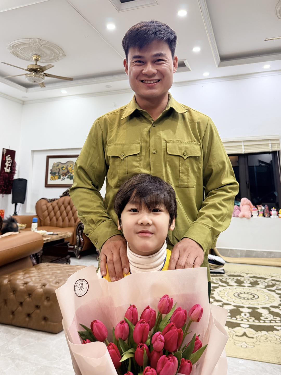 Đại u&yacute; Thăng Văn Cương đăng clip "b&oacute;c phốt" Ho&agrave; Minzy, nh&igrave;n n&eacute;t mặt cam chịu n&agrave;y kh&ocirc;ng phải lần đầu - Ảnh 3.