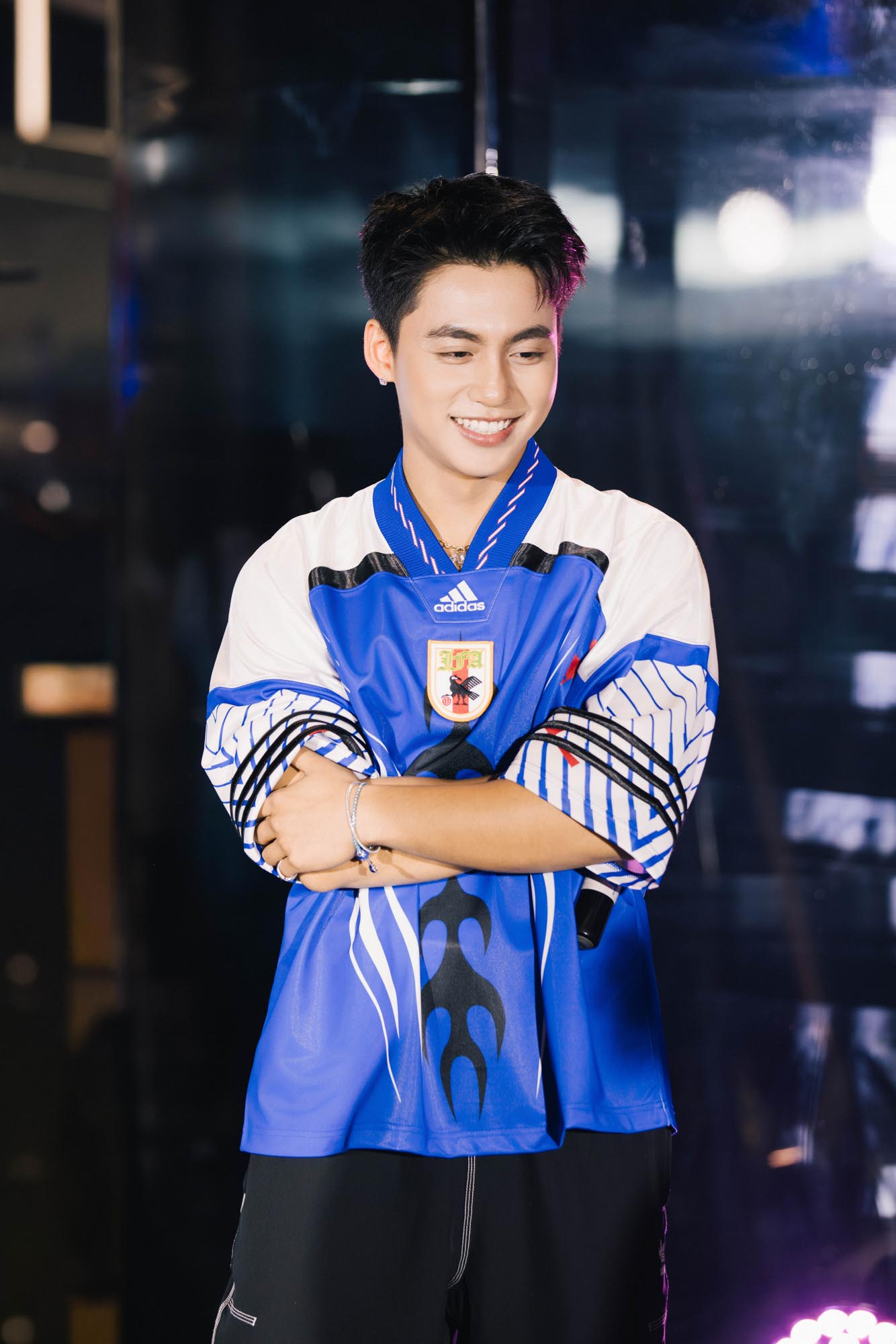 MONO xuất hiện điển trai tại H&agrave; Nội, l&agrave;m gi&aacute;m khảo dance battle - Ảnh 1.