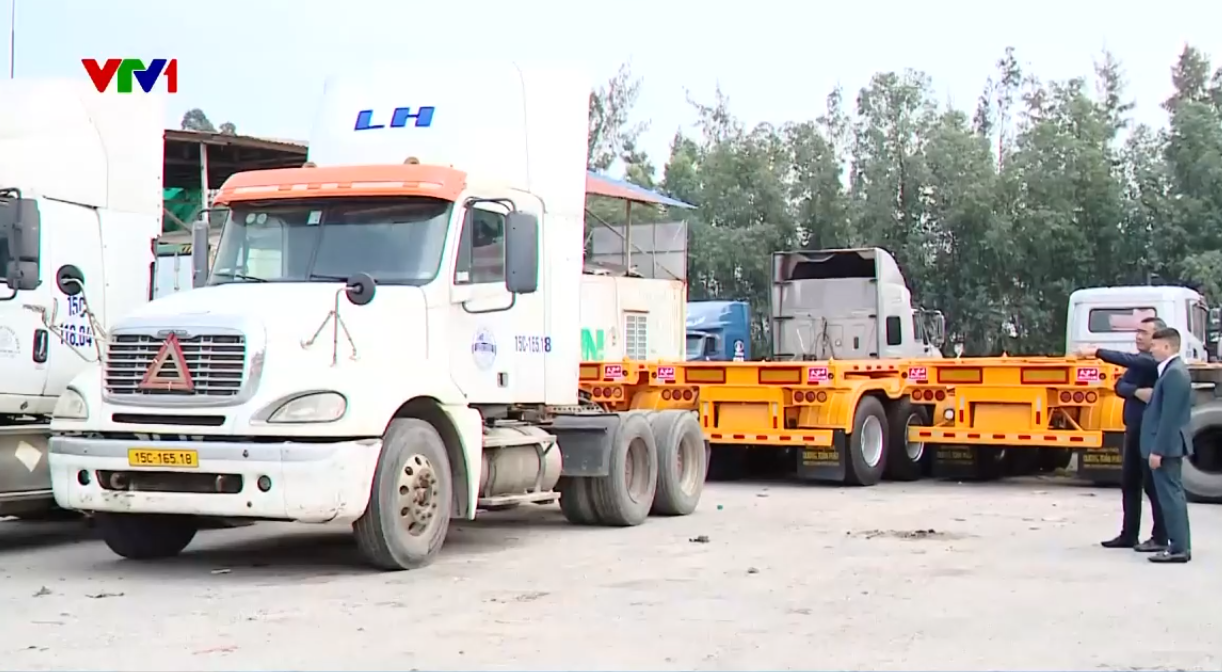 Nhiều vụ tai nạn do ô tô đi lùi: Cần lắp camera lùi cho xe trọng tải lớn - Ảnh 2.