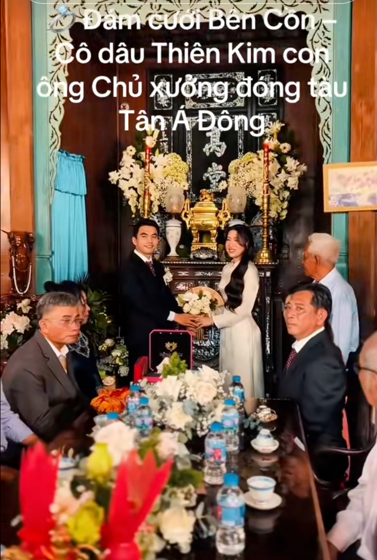 Lễ cưới của &aacute;i nữ "&ocirc;ng tr&ugrave;m" đ&oacute;ng t&agrave;u Tiền Giang: Kh&ocirc;ng gian tiệc rộng lớn nhưng tư gia nh&agrave; g&aacute;i mới l&agrave; điểm nhấn- Ảnh 7.