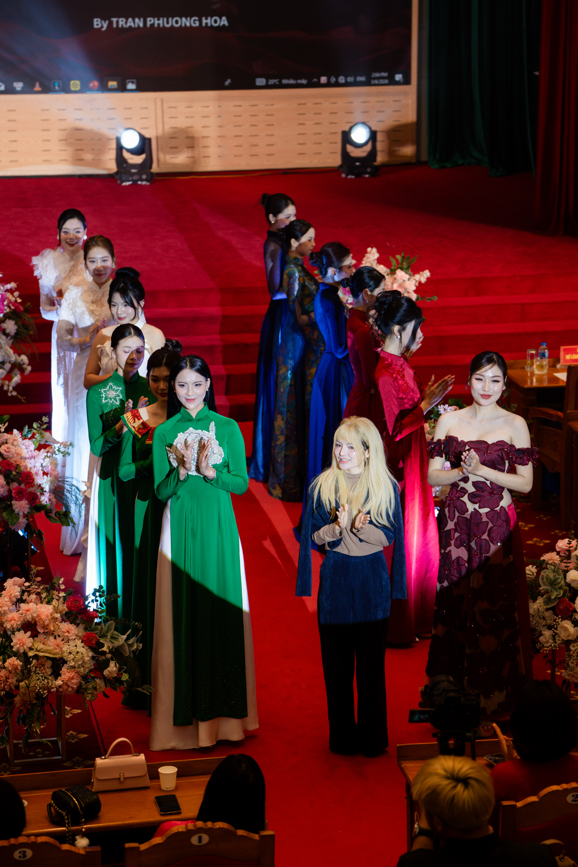 NTK Trần Phương Hoa tôn vinh vẻ đẹp người phụ nữ Công an Nhân dân qua bộ sưu tập áo dài- Ảnh 11.