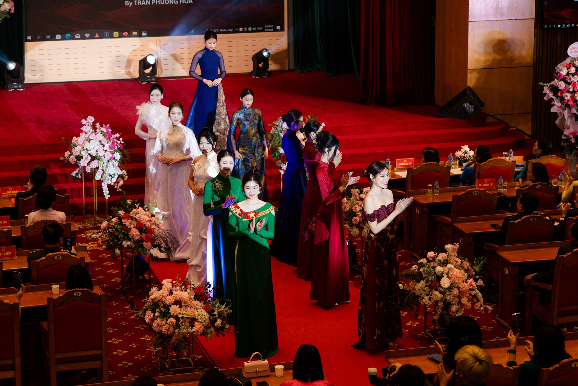 NTK Trần Phương Hoa tôn vinh vẻ đẹp người phụ nữ Công an Nhân dân qua bộ sưu tập áo dài- Ảnh 2.