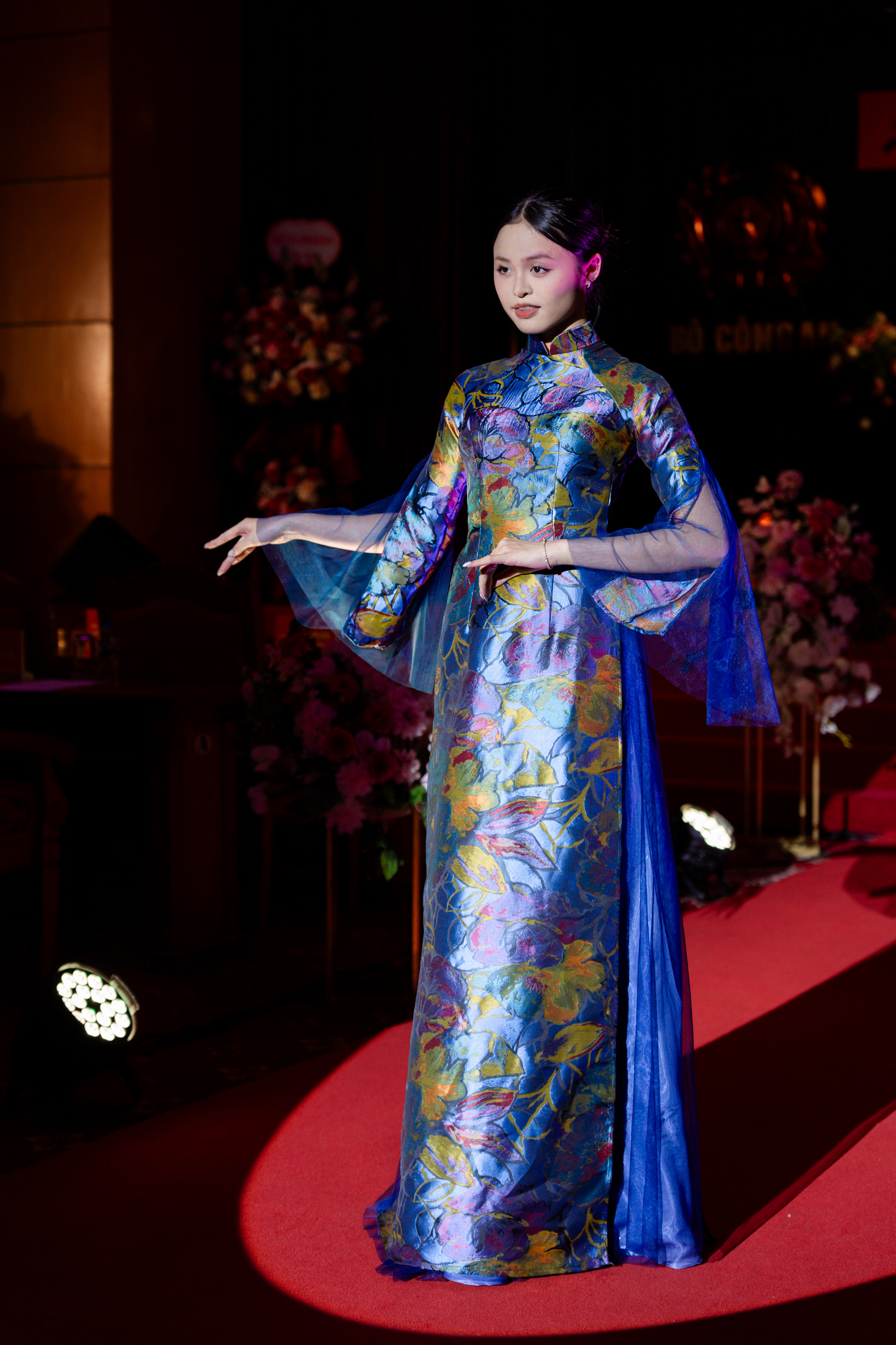 NTK Trần Phương Hoa tôn vinh vẻ đẹp người phụ nữ Công an Nhân dân qua bộ sưu tập áo dài- Ảnh 8.