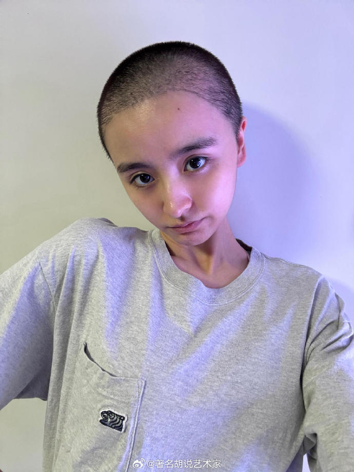 Gấp: Nữ thần nhan sắc ra t&iacute;n hiệu cầu cứu qua một b&agrave;i h&aacute;t, cuộc sống đang bị kiểm so&aacute;t- Ảnh 2.