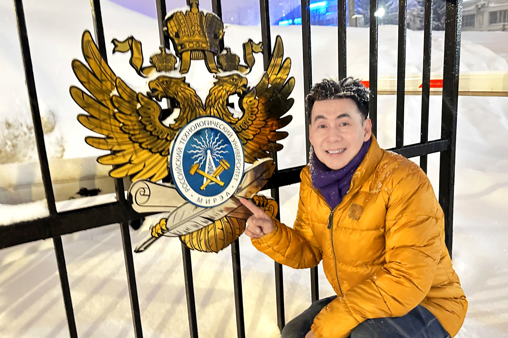 Chuyến du lịch đầy bất ổn của nam ca sĩ sở hữu nh&agrave; hơn 2.000 c&acirc;y v&agrave;ng, cầu nguyện xin về nước an to&agrave;n - Ảnh 1.