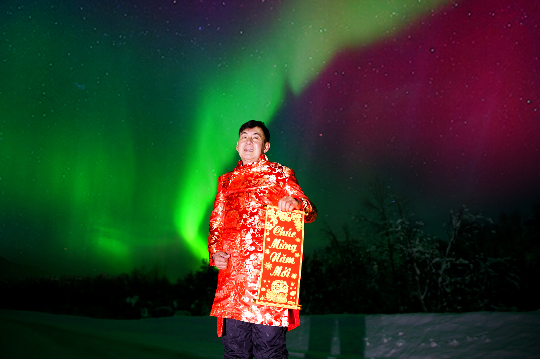 Chuyến du lịch đầy bất ổn của nam ca sĩ sở hữu nh&agrave; hơn 2.000 c&acirc;y v&agrave;ng, cầu nguyện xin về nước an to&agrave;n - Ảnh 3.