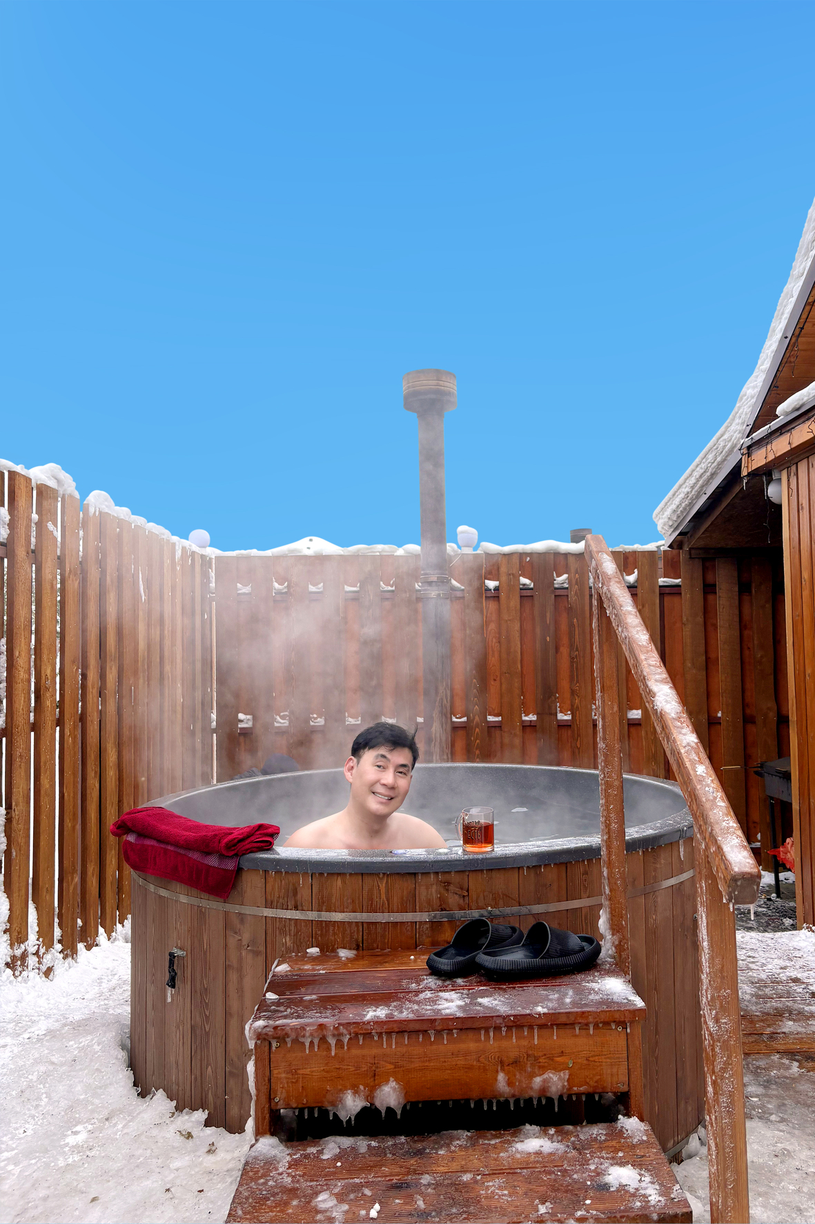 Chuyến du lịch đầy bất ổn của nam ca sĩ sở hữu nh&agrave; hơn 2.000 c&acirc;y v&agrave;ng, cầu nguyện xin về nước an to&agrave;n - Ảnh 4.