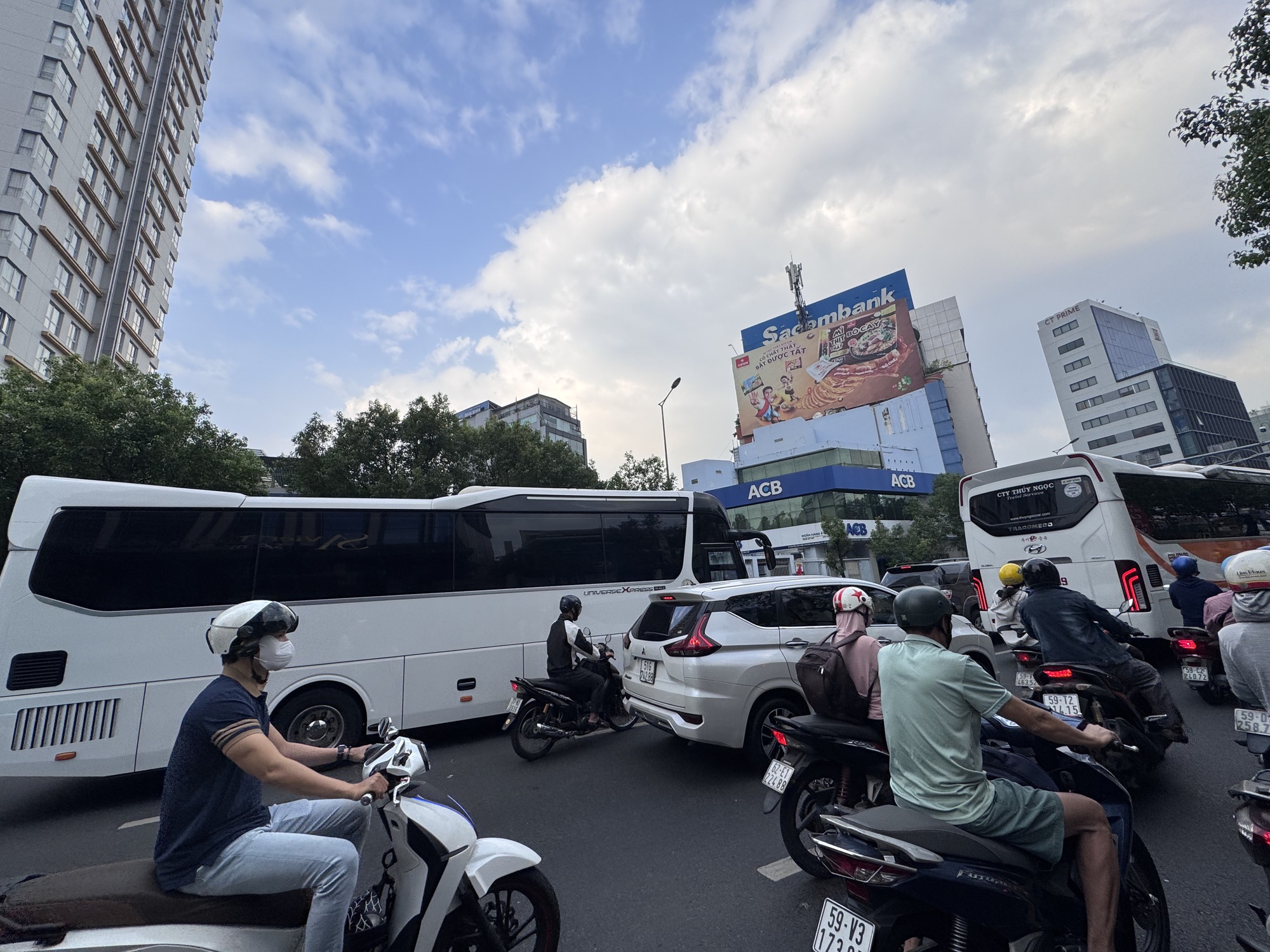 C&aacute;c nh&agrave; xe tăng gi&aacute; v&eacute; năm 2026 do gi&aacute; nhi&ecirc;n liệu tăng cao - Ảnh 2.