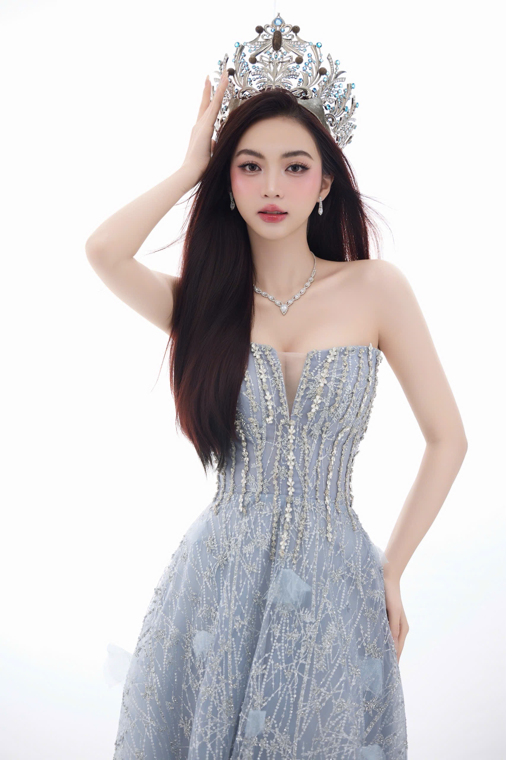 Hoa hậu Sinh viên Việt Nam thay đổi ra sao sau 4 tháng đăng quang?- Ảnh 1.