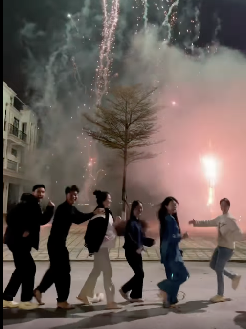 Ngô Tố Uyên - vợ Thành Chung lộ vòng 2 lùm lùm, nghi vấn mang bầu lần 2?- Ảnh 1.