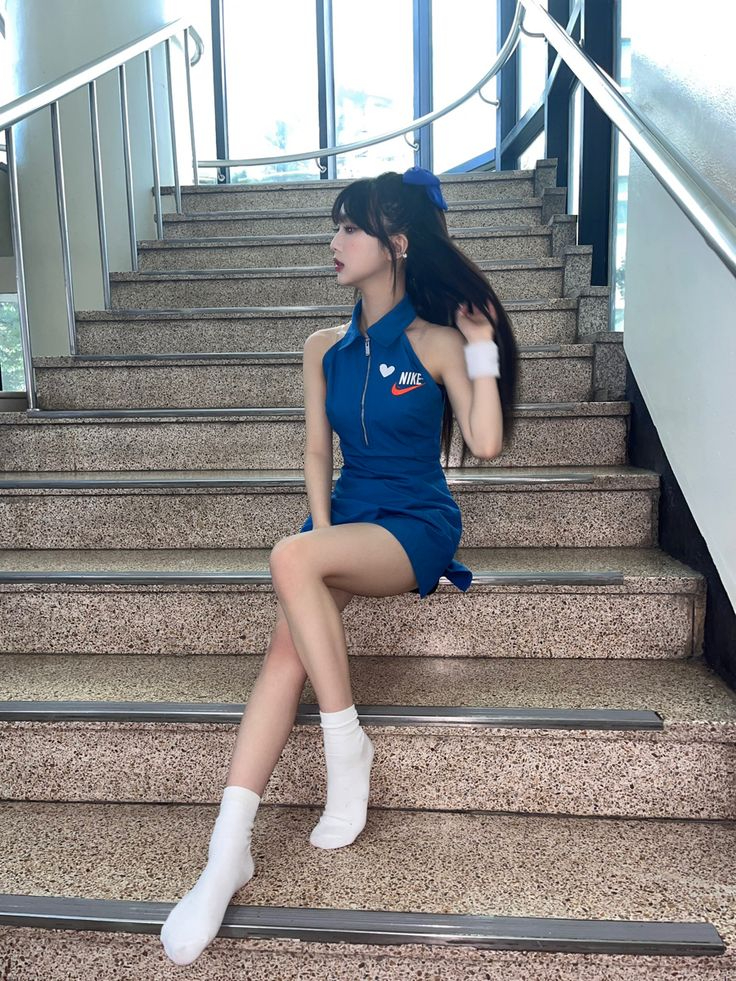 Hoảng hồn nữ ca sĩ chỉ nặng 34kg!- Ảnh 2.