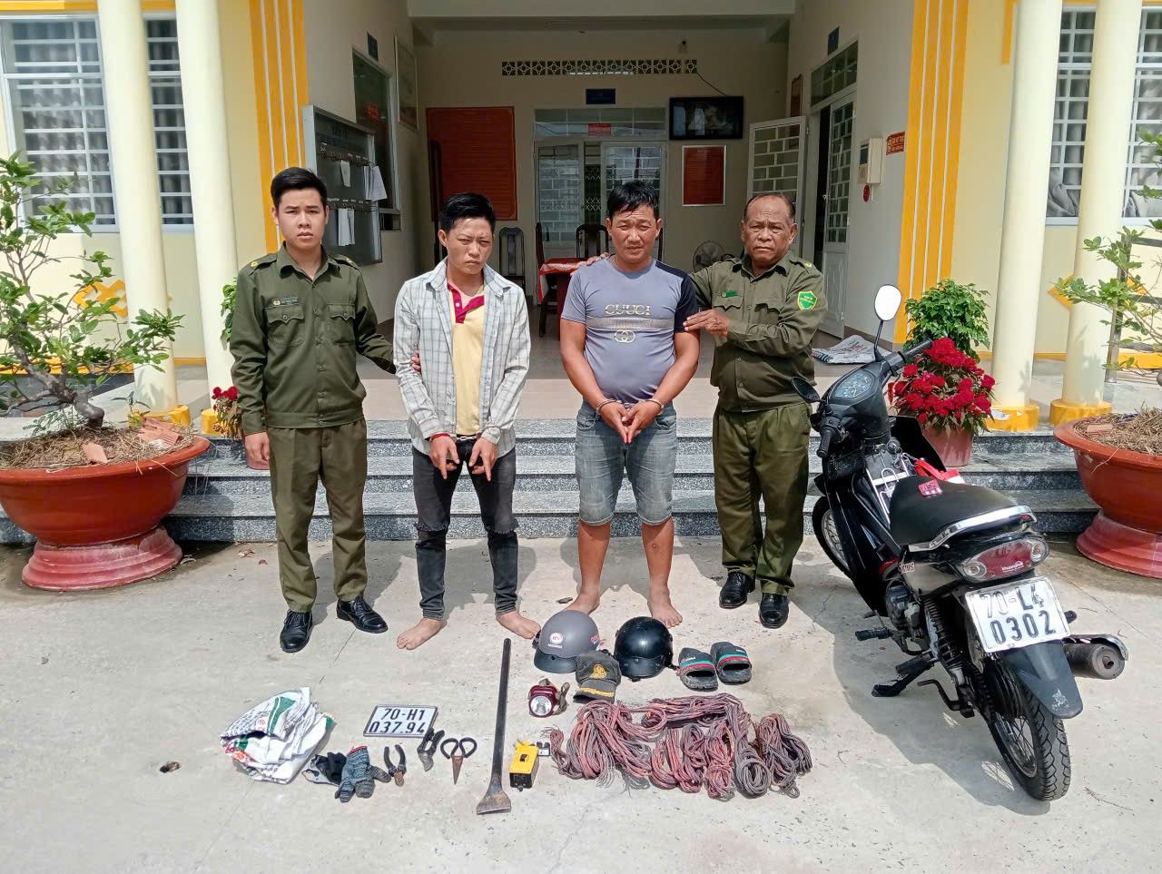 Trộm cắp dây điện chiếu sáng ở Tây Ninh: Sự thật gây sốc từ rừng cao su - Ảnh 1. Trộm cắp dây điện chiếu sáng ở Tây Ninh: Sự thật gây sốc từ rừng cao su - Ảnh 1.