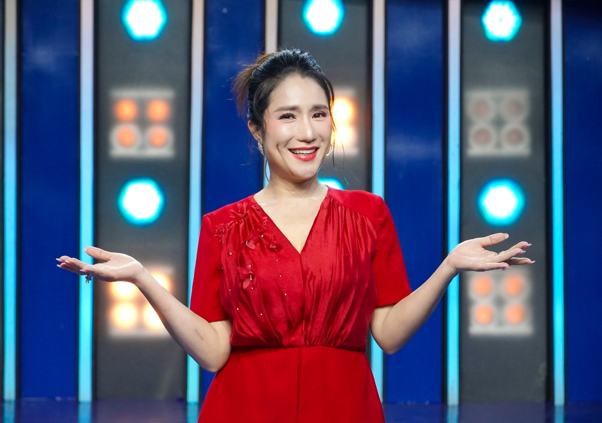 Mẹ đơn th&acirc;n l&agrave; NSƯT nổi tiếng miền Nam một thời: U50 đi b&aacute;n cafe ở G&ograve; Vấp, 25 ngh&igrave;n một ly - Ảnh 2.