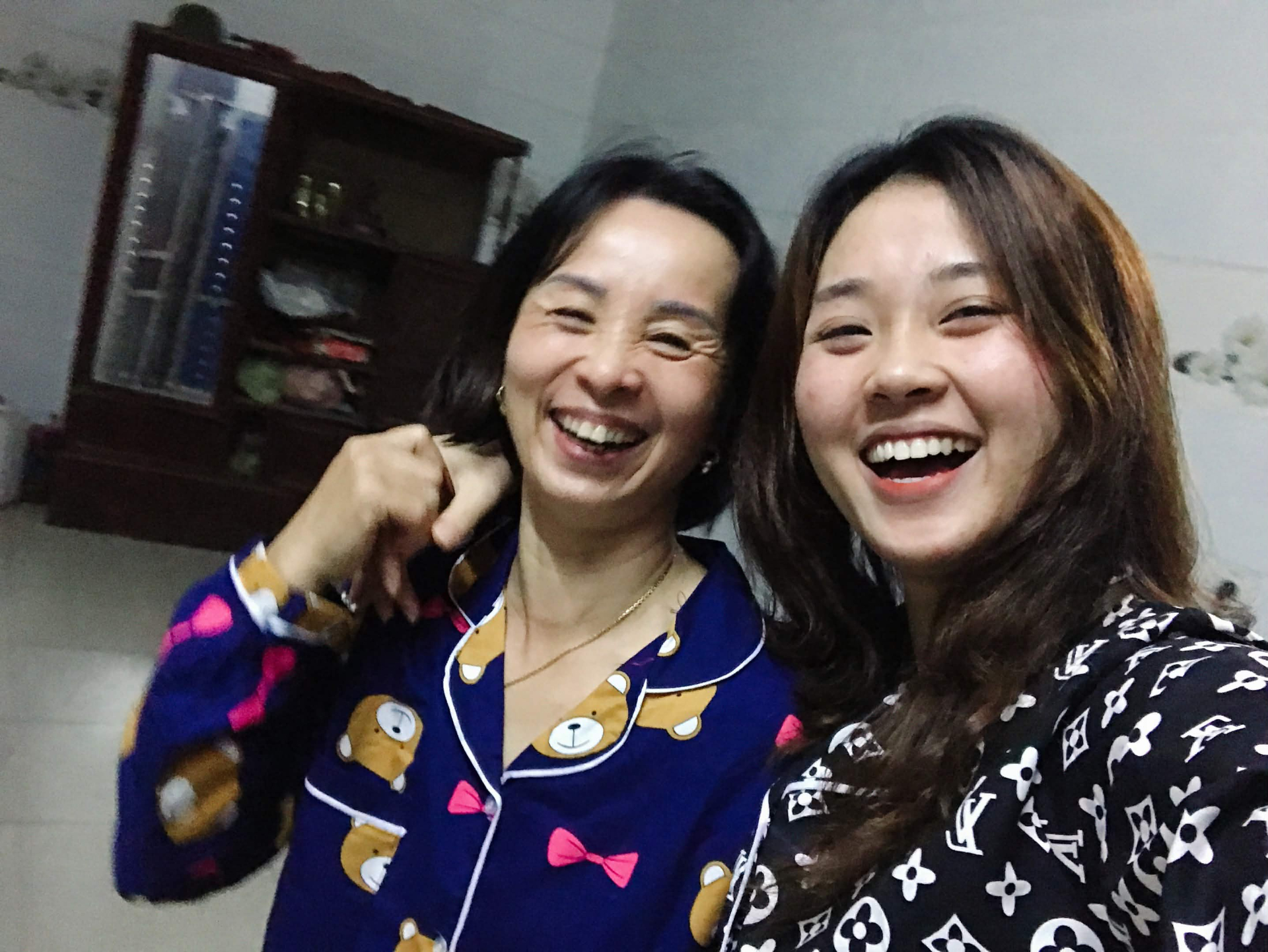 "Mẹ t&ocirc;i kẹt xỉn": C&aacute;ch ti&ecirc;u tiền độc đ&aacute;o của c&ocirc; b&aacute;n gi&ograve; chả 55 tuổi ở chợ qu&ecirc; Ph&uacute; Thọ nu&ocirc;i con du học Đức- Ảnh 3.