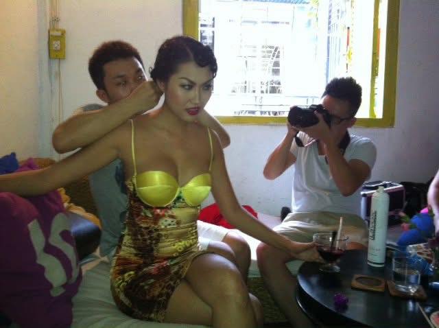 Mẹ đơn th&acirc;n l&agrave; nghệ sĩ được đại gia miền T&acirc;y si m&ecirc; tung loạt ảnh quyến rũ từ 15 năm trước - Ảnh 1.