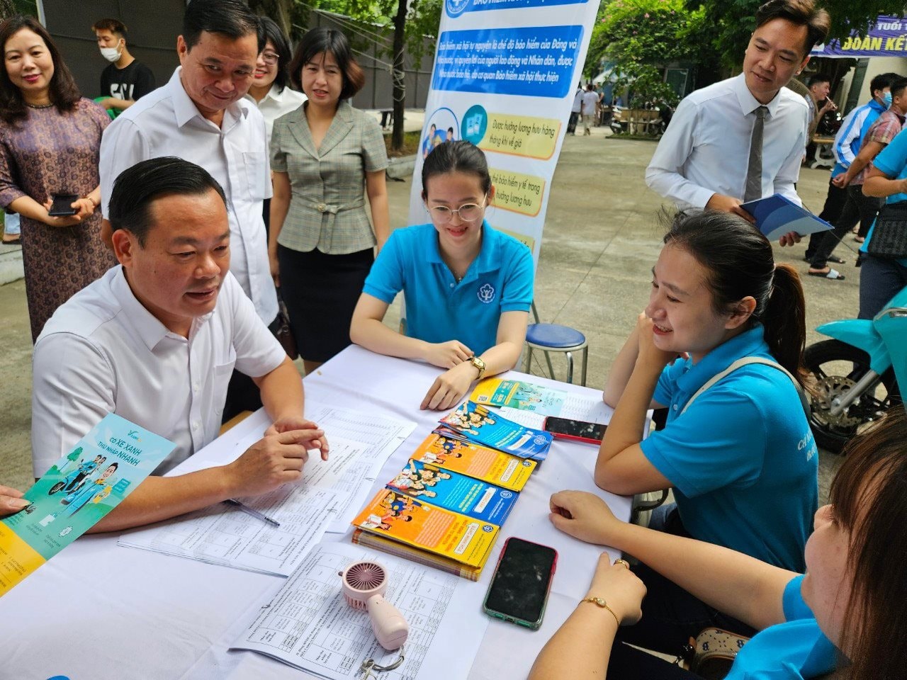 Đóng BHXH tự nguyện bao nhiêu để nhận lương hưu 5 triệu / tháng năm 2026 - Ảnh 1. Đóng BHXH tự nguyện bao nhiêu để nhận lương hưu 5 triệu / tháng năm 2026 - Ảnh 1.