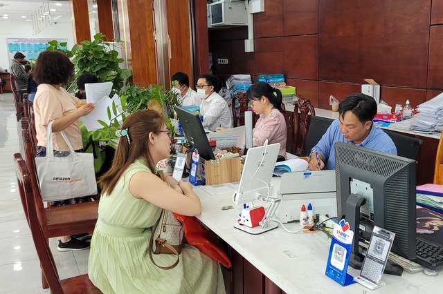 Lương cơ sở dự kiến tăng 8 % từ 1 - 7 - 2026 , đạt gần 2 , 53 triệu đồng mỗi tháng - Ảnh 1. Lương cơ sở dự kiến tăng 8 % từ 1 - 7 - 2026 , đạt gần 2 , 53 triệu đồng mỗi tháng - Ảnh 1.