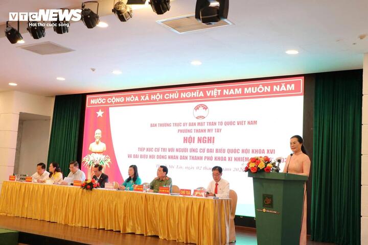 Cử tri đặc biệt trong bầu cử 2026: Từ &ocirc;ng l&atilde;o 98 tuổi đến sinh vi&ecirc;n lần đầu bỏ phiếu - Ảnh 3.