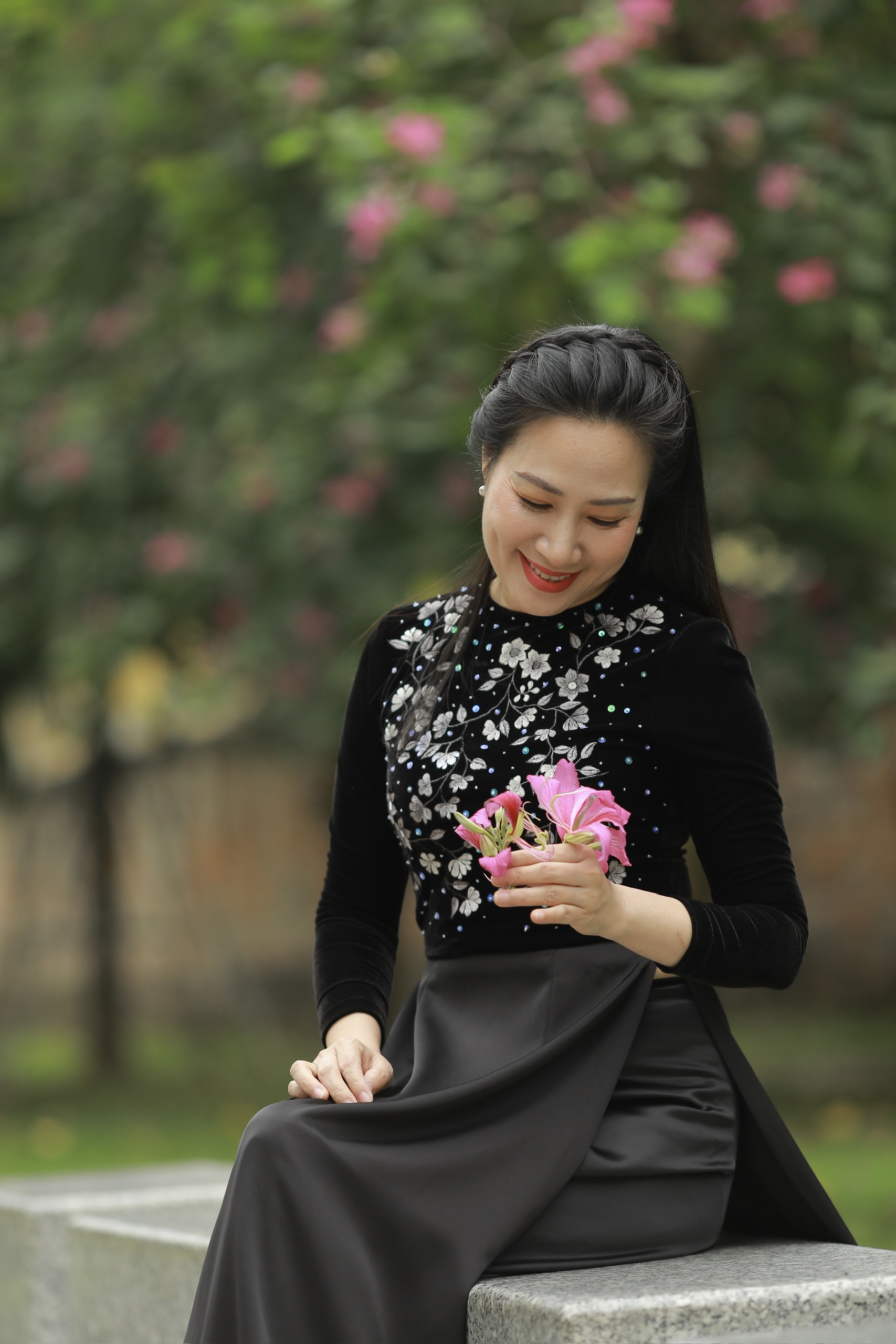 MC Hạnh AnAn: "T&ocirc;i chỉ l&agrave; người sống ở H&agrave; Nội v&agrave; rất biết ơn mảnh đất n&agrave;y đ&atilde; cưu mang t&ocirc;i"- Ảnh 5.