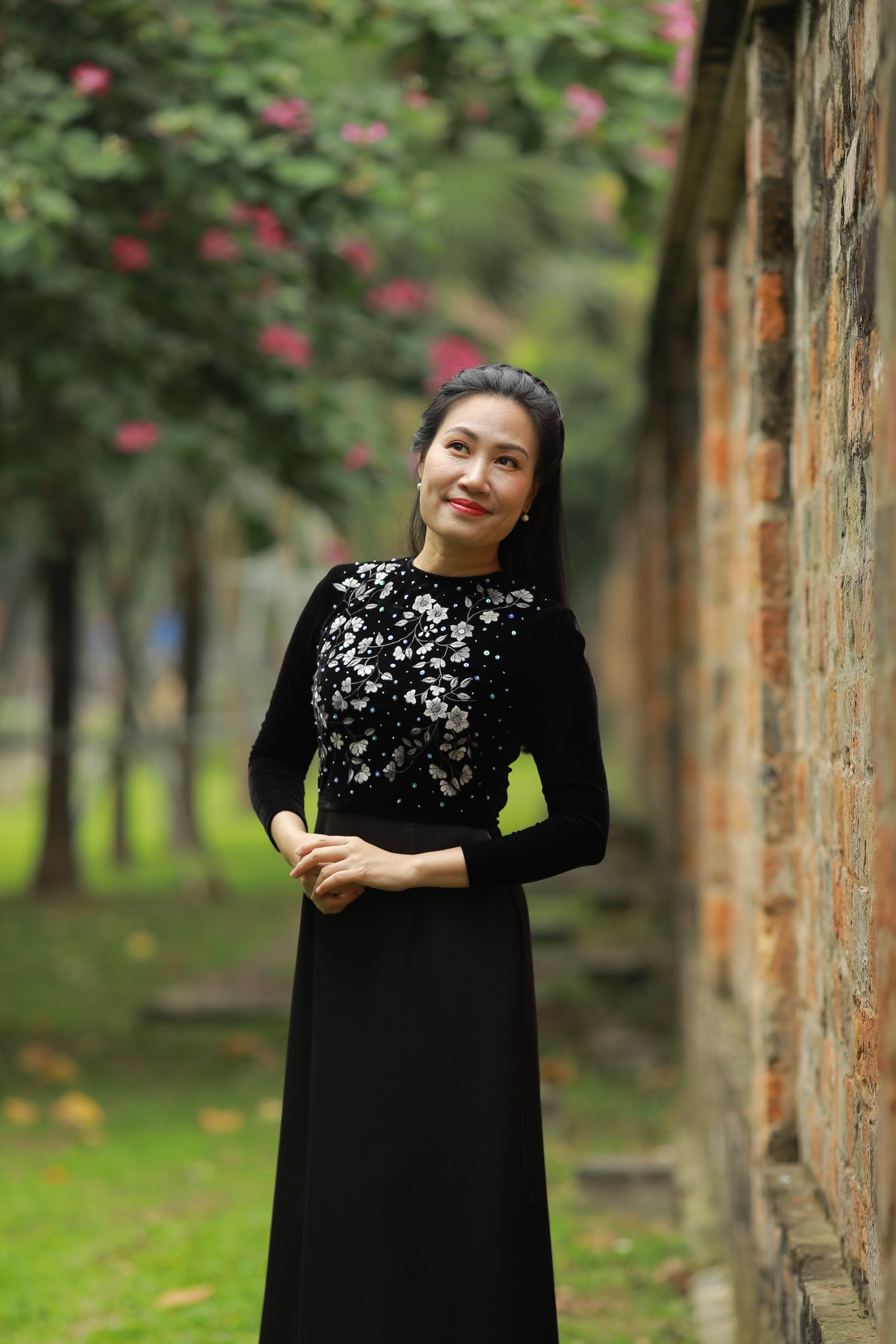 MC Hạnh AnAn: "T&ocirc;i chỉ l&agrave; người sống ở H&agrave; Nội v&agrave; rất biết ơn mảnh đất n&agrave;y đ&atilde; cưu mang t&ocirc;i"- Ảnh 6.