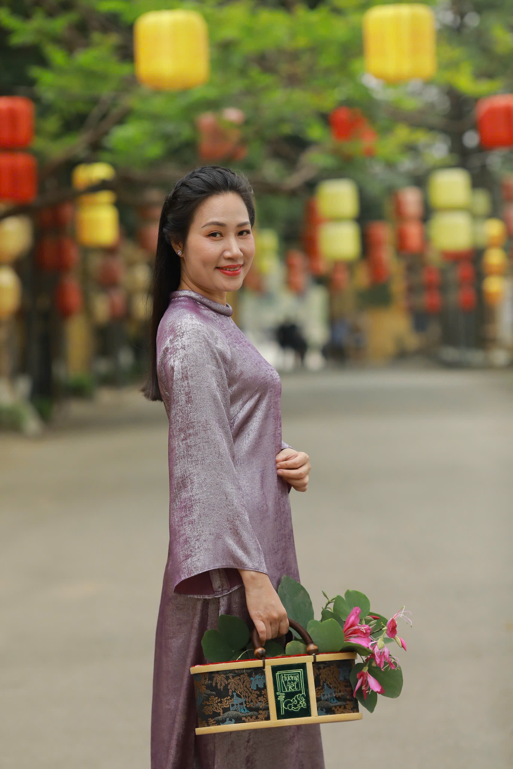 MC Hạnh AnAn: "T&ocirc;i chỉ l&agrave; người sống ở H&agrave; Nội v&agrave; rất biết ơn mảnh đất n&agrave;y đ&atilde; cưu mang t&ocirc;i"- Ảnh 1.