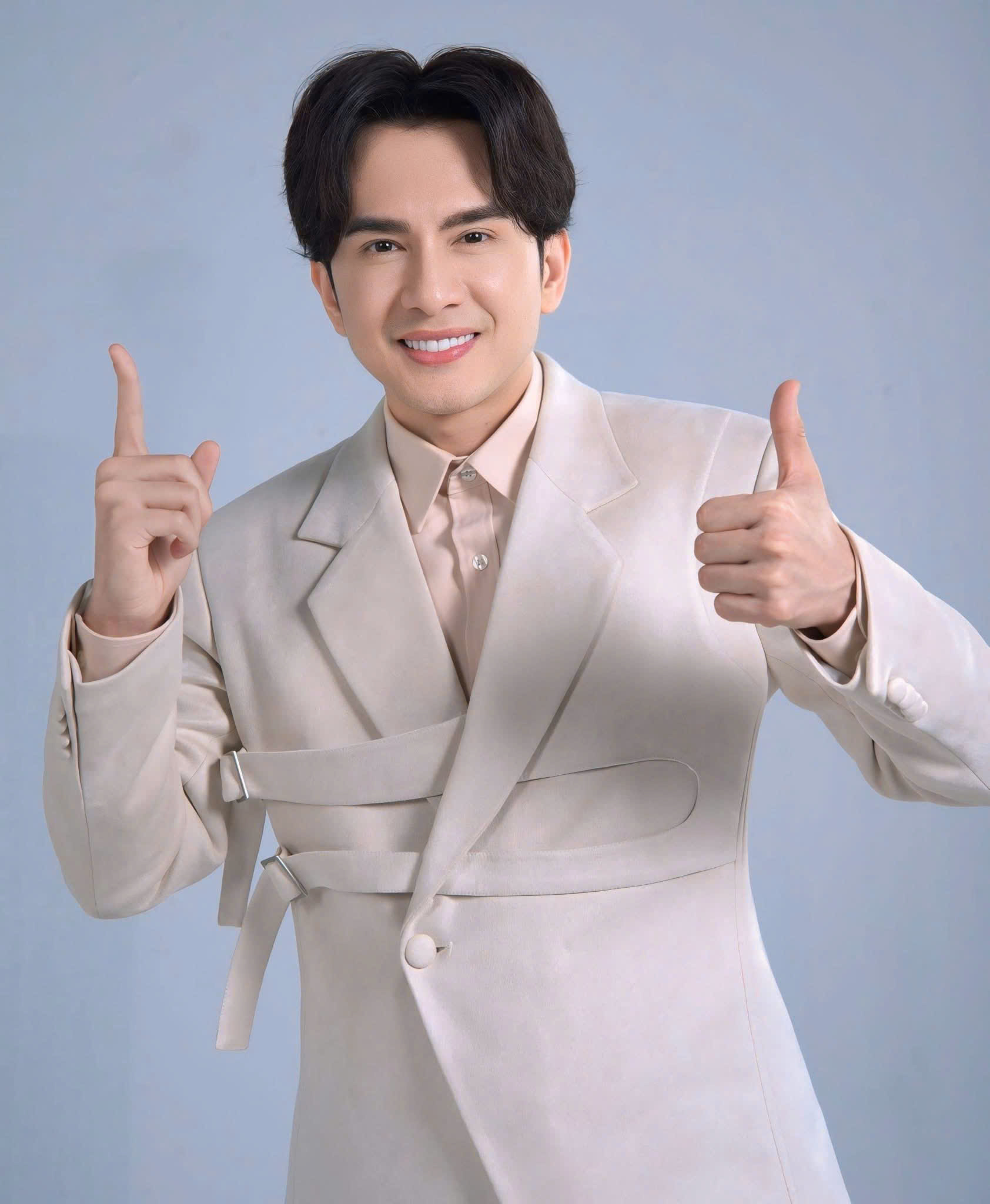 Một nam ca nhạc sĩ thần tượng Đan Trường, ảnh treo đầy nh&agrave;, được thần tượng l&agrave;m cho điều n&agrave;y- Ảnh 4.