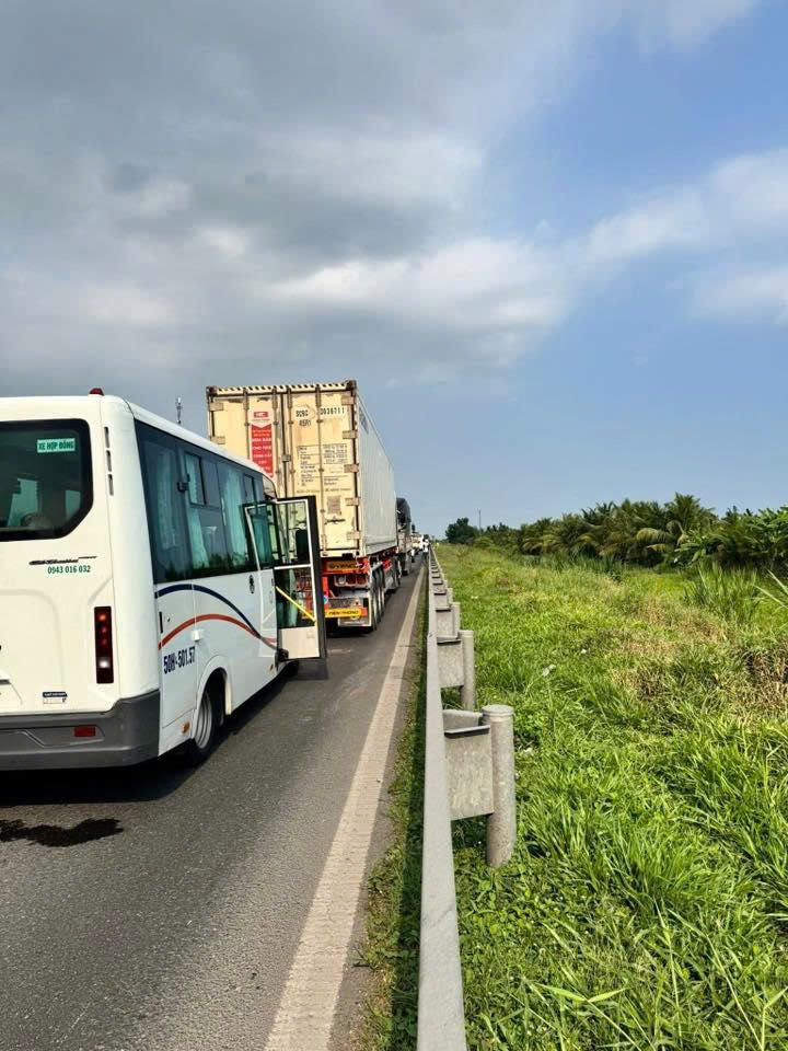 Tai nạn cao tốc Trung Lương - Mỹ Thuận: Phụ xế tử vong trong cabin xe tải - Ảnh 5.