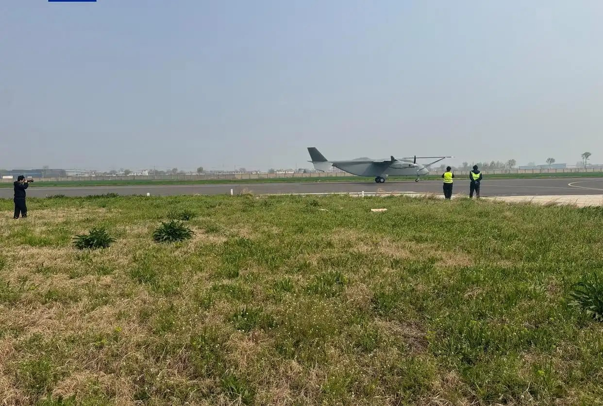 Ph&aacute;t hiện m&aacute;y bay kh&ocirc;ng người l&aacute;i Changying - 8 chở 3 , 5 tấn h&agrave;ng bay xa 3 . 000 Km - Ảnh 4.