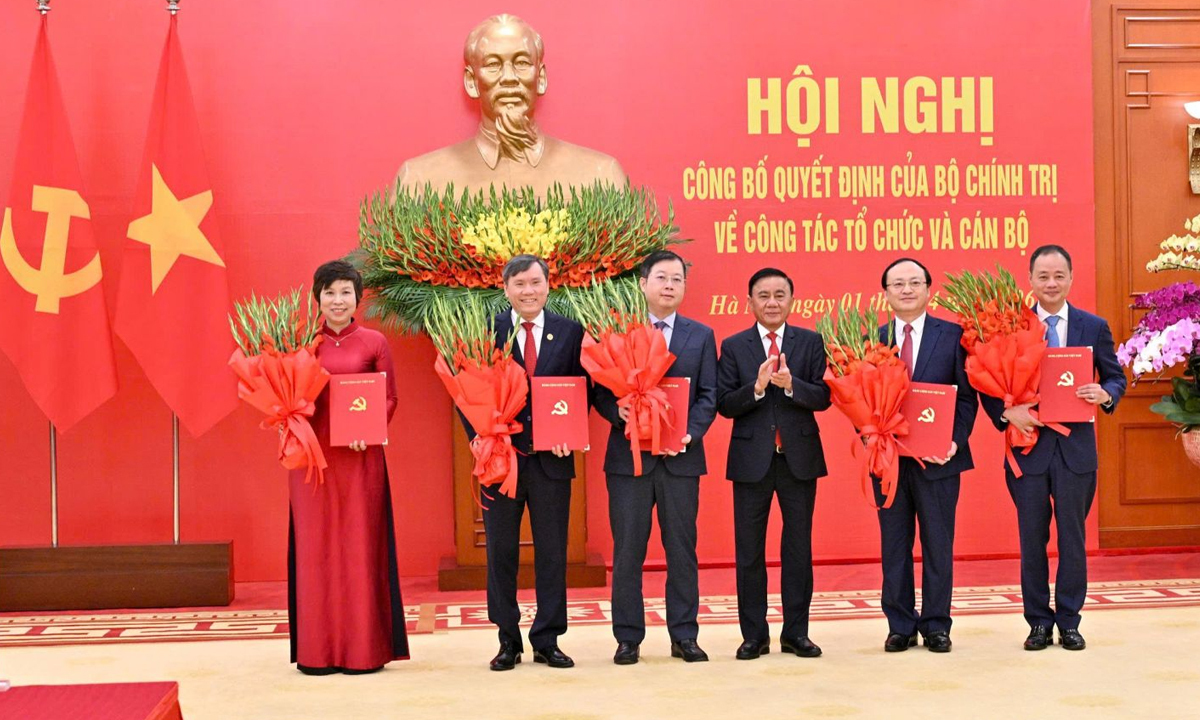 C&ocirc;ng bố quyết định của Bộ Ch&iacute;nh trị về tổ chức c&aacute;n bộ Tại VOV , VTV , TTXVN năm 2026 - Ảnh 1.
