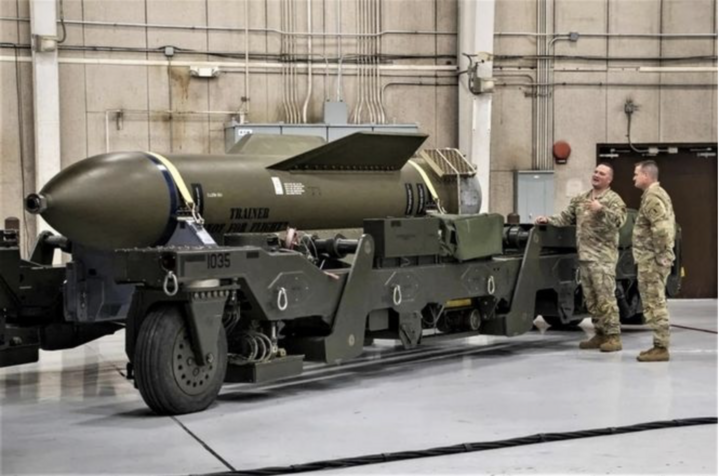 Bom xuy&ecirc;n hầm 900kg Mỹ v&agrave; sức mạnh chiến lược tại Iran năm 2026 - Ảnh 1.