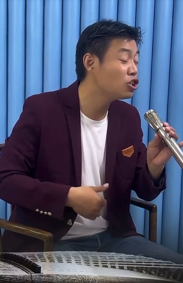 Clip chơi đ&agrave;n bằng miệng khiến d&acirc;n mạng sửng sốt: Kiếp trước anh ta l&agrave; c&acirc;y đ&agrave;n tranh! - Ảnh 1.