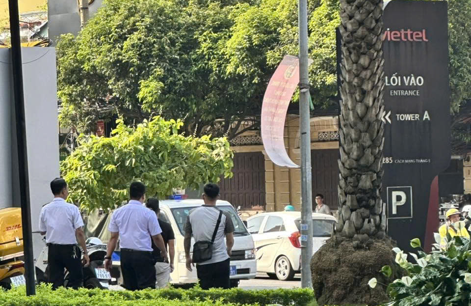 X&ocirc; x&aacute;t TPHCM g&acirc;y n&aacute;o loạn tr&ecirc;n đường C&aacute;ch mạng Th&aacute;ng T&aacute;m , C&ocirc;ng an v&agrave;o cuộc xử l&yacute; - Ảnh 2.