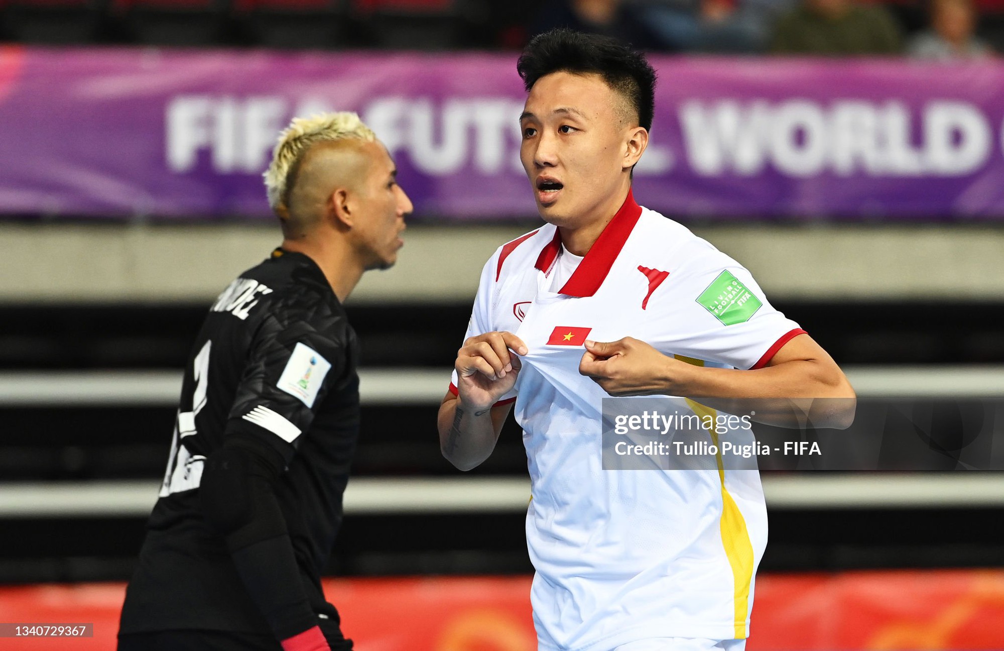 "M&aacute;y săn b&agrave;n" của tuyển Việt Nam bất ngờ từ gi&atilde; sự nghiệp ở tuổi 29 - Ảnh 1.