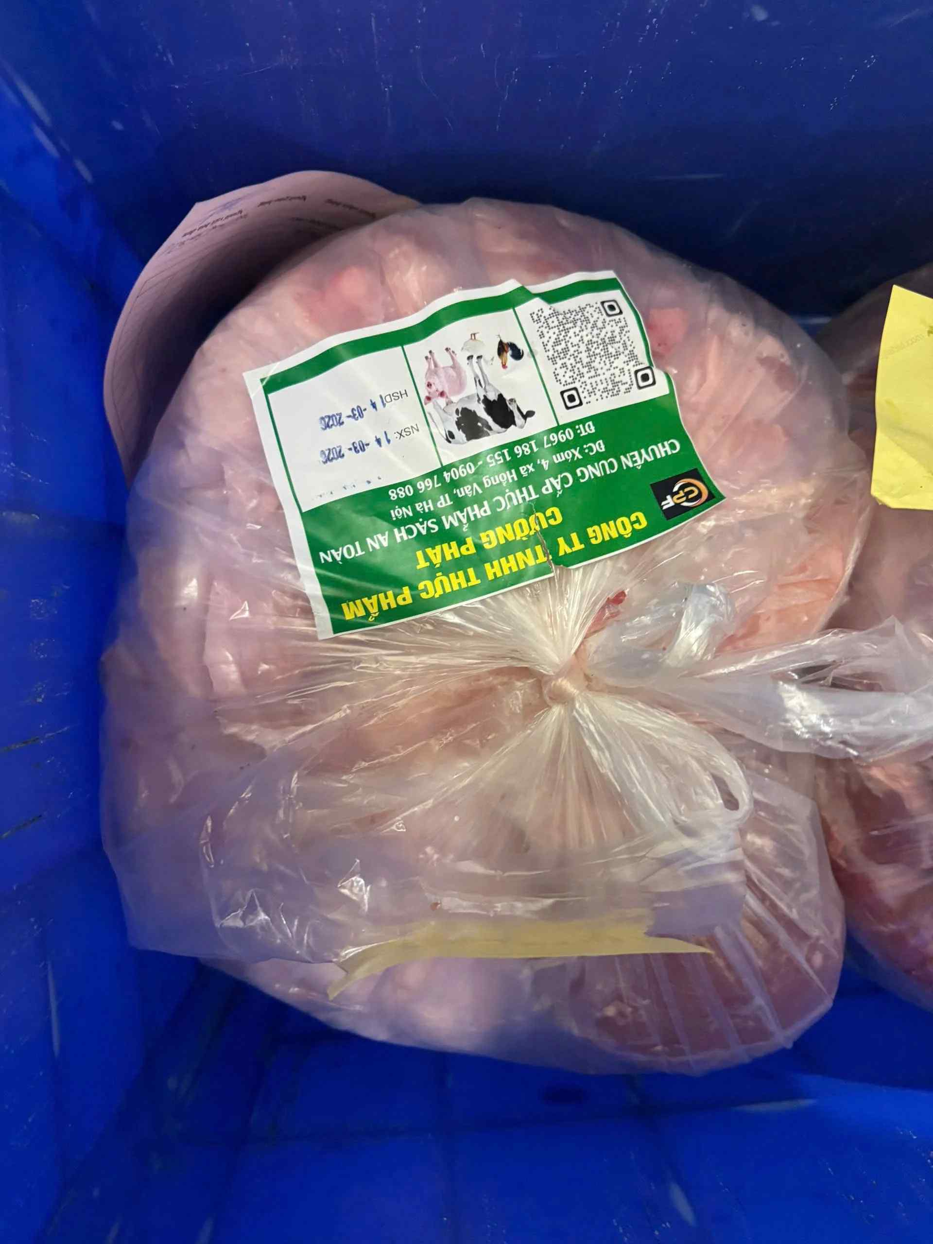 Vụ 300 tấn thịt lợn bệnh: Bất ngờ lời "k&ecirc;u oan" của c&ocirc;ng ty trực tiếp đưa heo bệnh v&agrave;o c&aacute;c trường học - Ảnh 1.