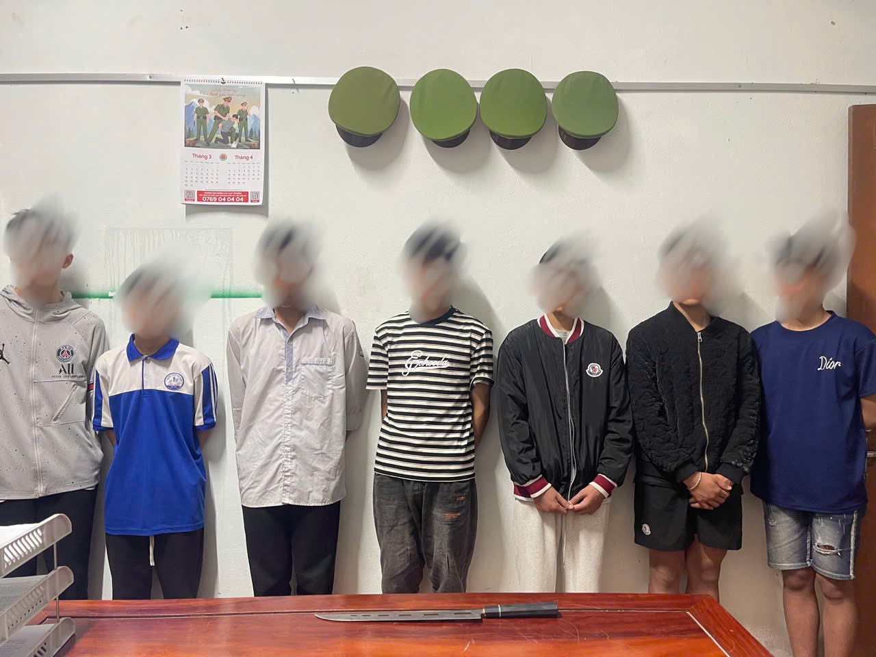 Kịp thời ngăn chặn học sinh mang kiếm đến trường giải quyết m&acirc;u thuẫn - Ảnh 1.