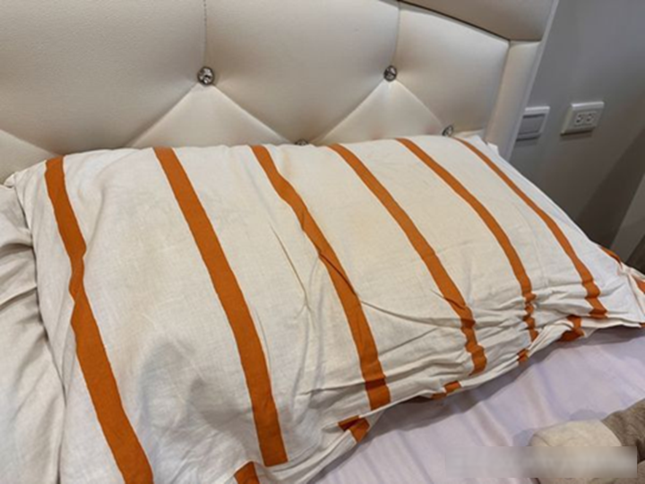 Kh&ocirc;ng phải gối, b&aacute;c sĩ tiết lộ "thứ bẩn nhất" tr&ecirc;n giường ngủ của bạn- Ảnh 1.