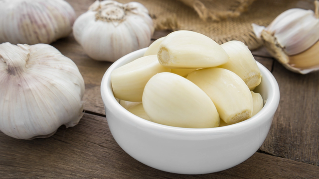 Top 7 thực phẩm thanh lọc m&aacute;u, k&iacute;ch th&iacute;ch tuần ho&agrave;n v&agrave; loại bỏ độc tố khỏi cơ thể, chợ Việt n&agrave;o cũng b&aacute;n- Ảnh 1.