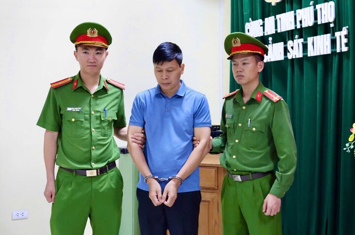 Vụ x&atilde; hội đen Ph&uacute; Thọ: Bắt giữ 5 c&aacute;n bộ li&ecirc;n quan đến băng nh&oacute;m tội phạm - Ảnh 2.