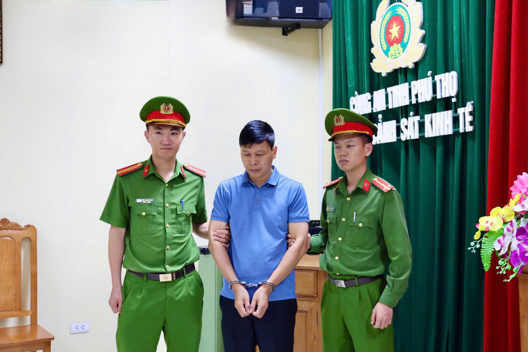 Khởi tố cán bộ liên quan đến nhóm xã hội đen tại Phú Thọ gây xôn xao dư luận - Ảnh 3. Khởi tố cán bộ liên quan đến nhóm xã hội đen tại Phú Thọ gây xôn xao dư luận - Ảnh 3.