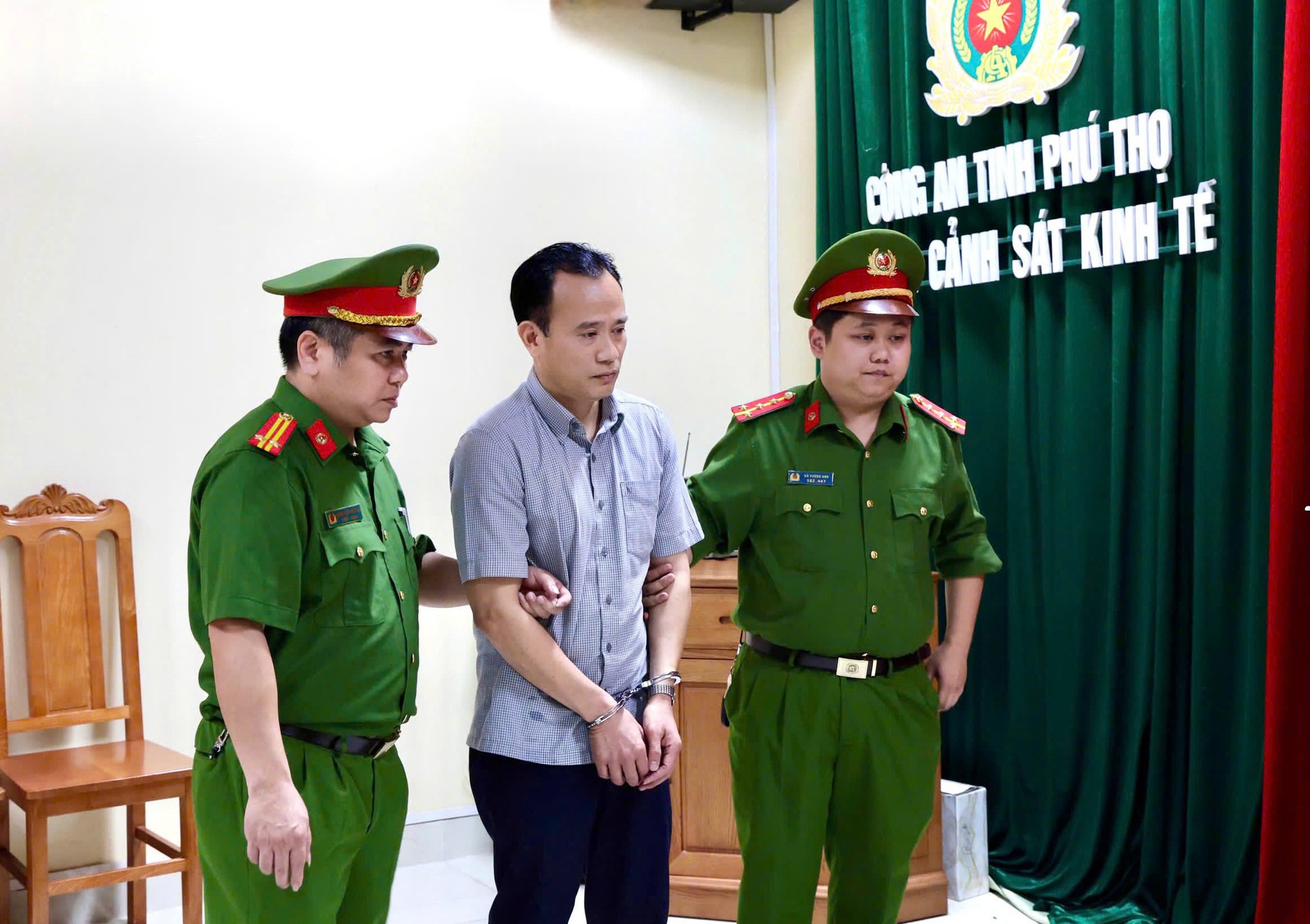 Khởi tố cán bộ liên quan đến nhóm xã hội đen tại Phú Thọ gây xôn xao dư luận - Ảnh 2. Khởi tố cán bộ liên quan đến nhóm xã hội đen tại Phú Thọ gây xôn xao dư luận - Ảnh 2.