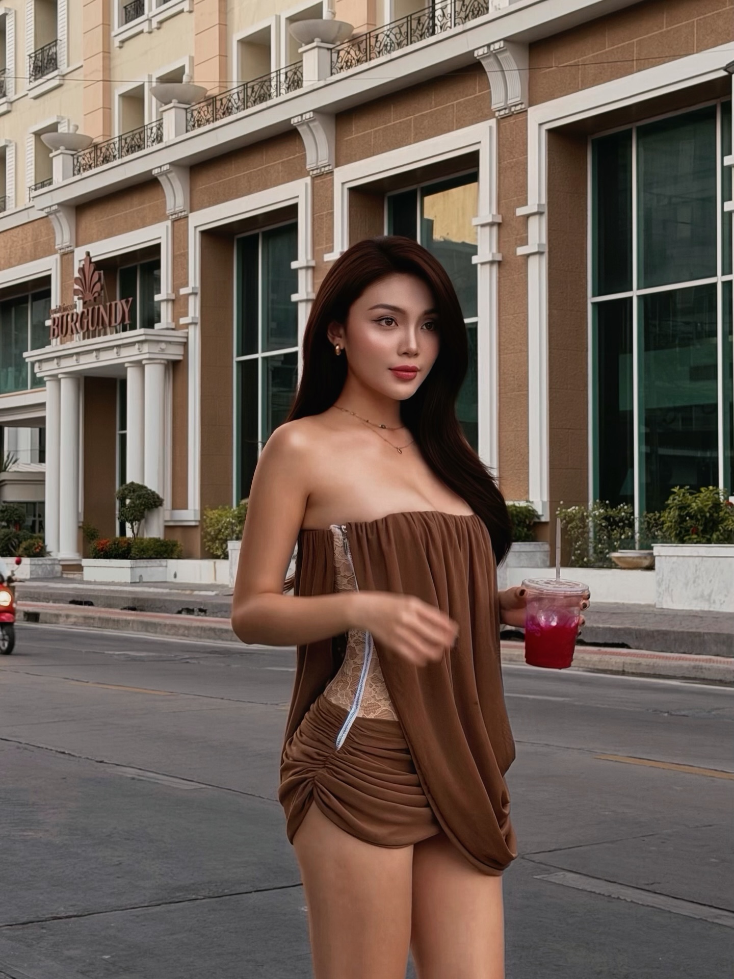 TikToker 2003 - bạn g&aacute;i Michael Trương g&acirc;y sốc với trang phục dự sự kiện như đang... nude!- Ảnh 4.